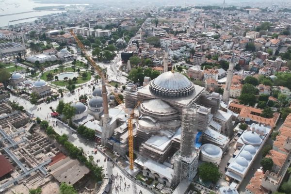 Ayasofya Camii’ndeki Restorasyon Çalışmaları Havadan Görüntülendi: Tarihî Yapıda Titiz Süreç