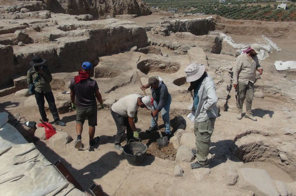 Kilis’teki Oylum Höyük’te Sıcaklara Rağmen Arkeolojik Kazılar Aralıksız Devam Ediyor
